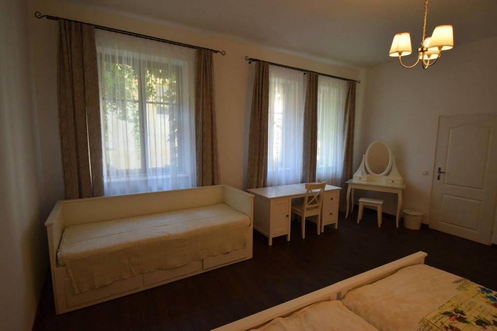 Hnizdo Snu Hotel Hradec Kralove Phòng bức ảnh
