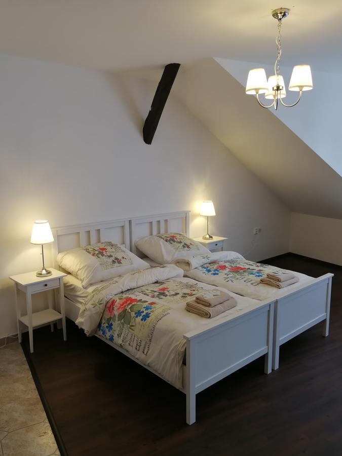 Hnizdo Snu Hotel Hradec Kralove Ngoại thất bức ảnh